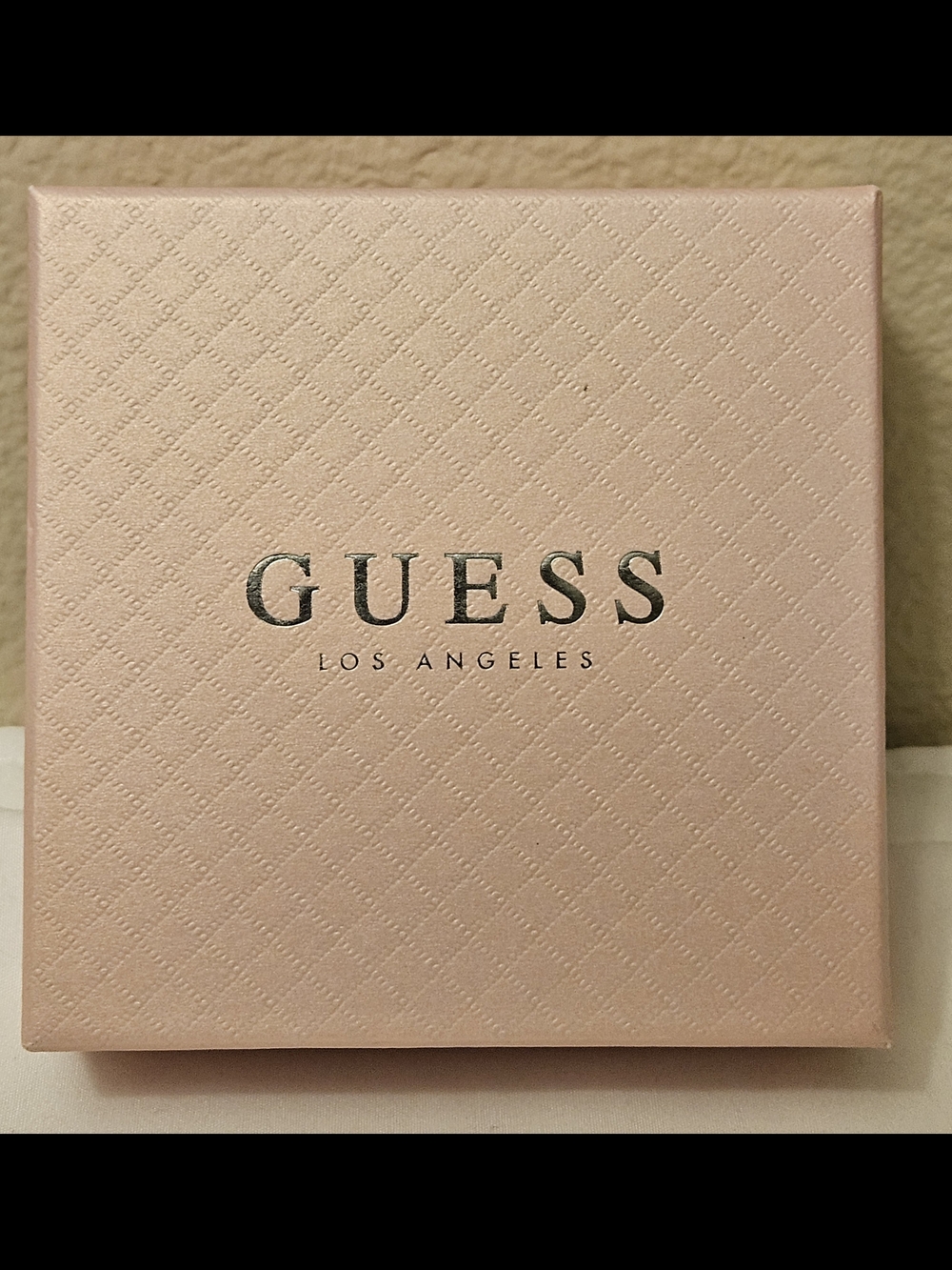 GUESS Gold-Tone Charm Bracelet & Black Heart Stud Earrings Set NIB - Picture 8 of 9